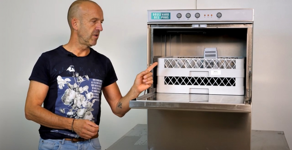 Comment faire l’entretien de son lave-vaisselle ou lave-verre professionnel ?